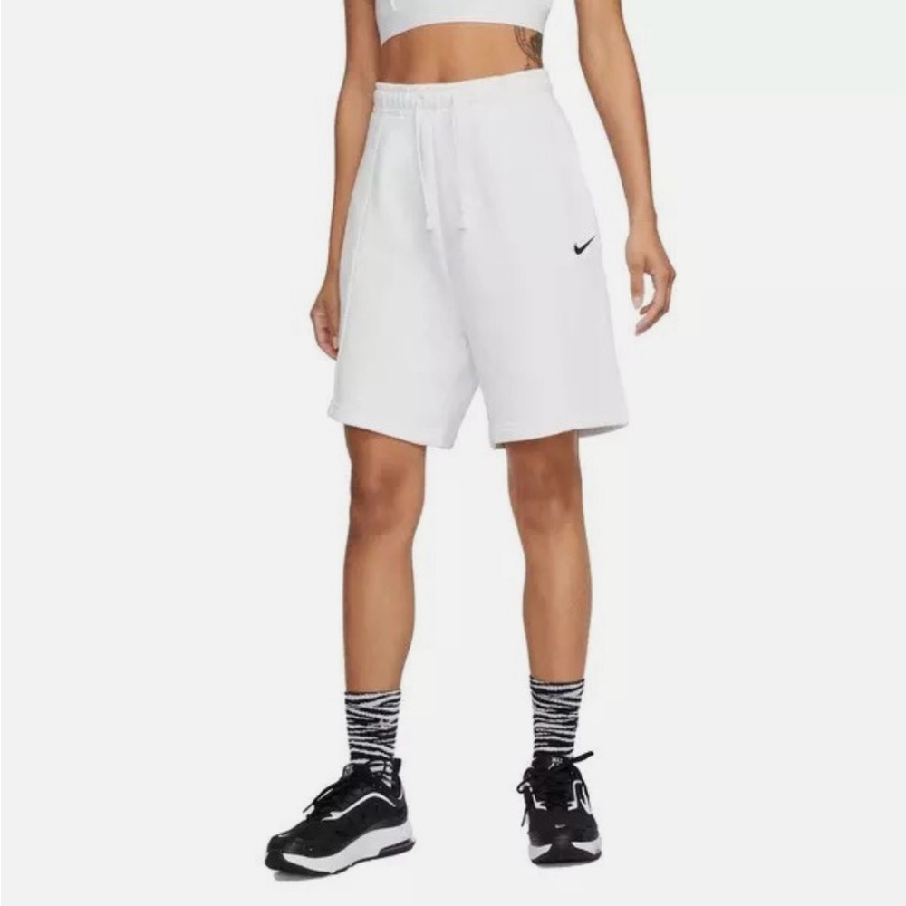 Nike Women Sports Wear Essentials Fleece High-Rise Shorts Loose Fit